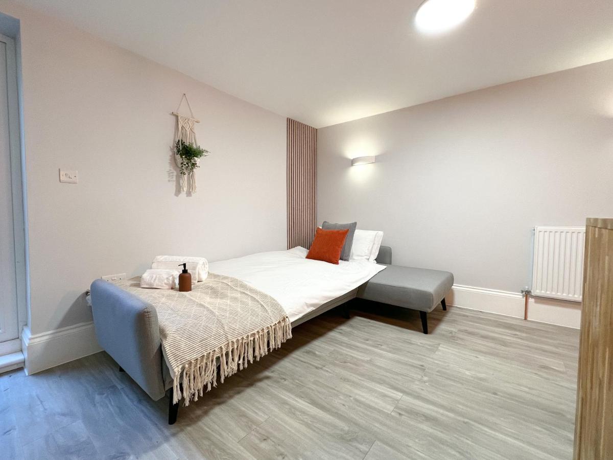 The Bohemian Basement Apartment Мейдстън Екстериор снимка