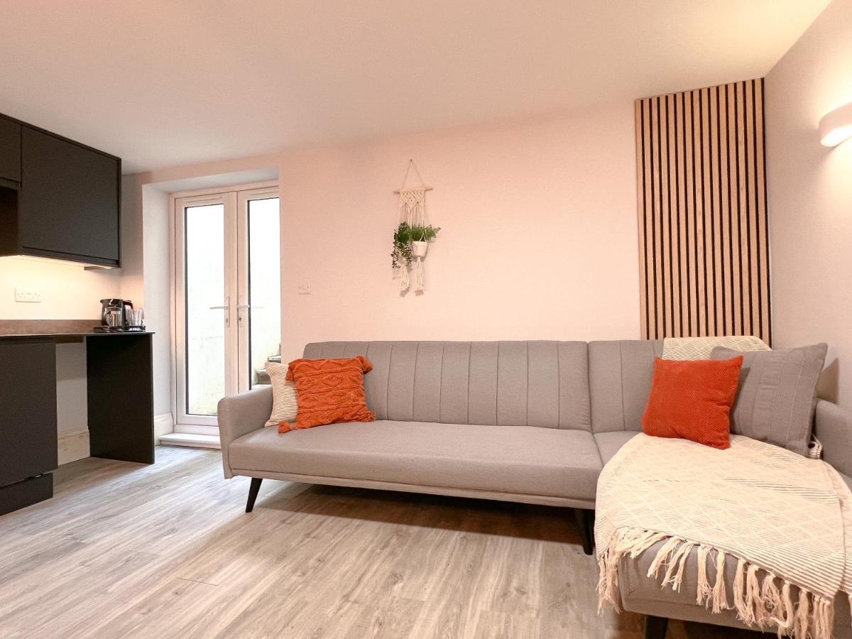The Bohemian Basement Apartment Мейдстън Екстериор снимка